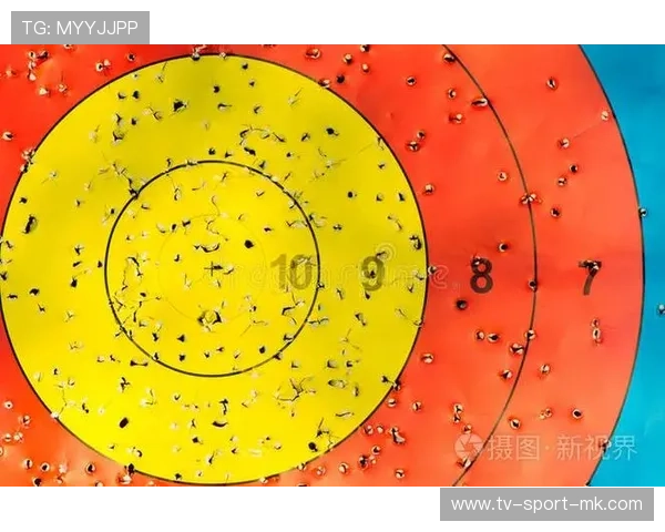 射击比赛靶心被射掉洞大到能看穿